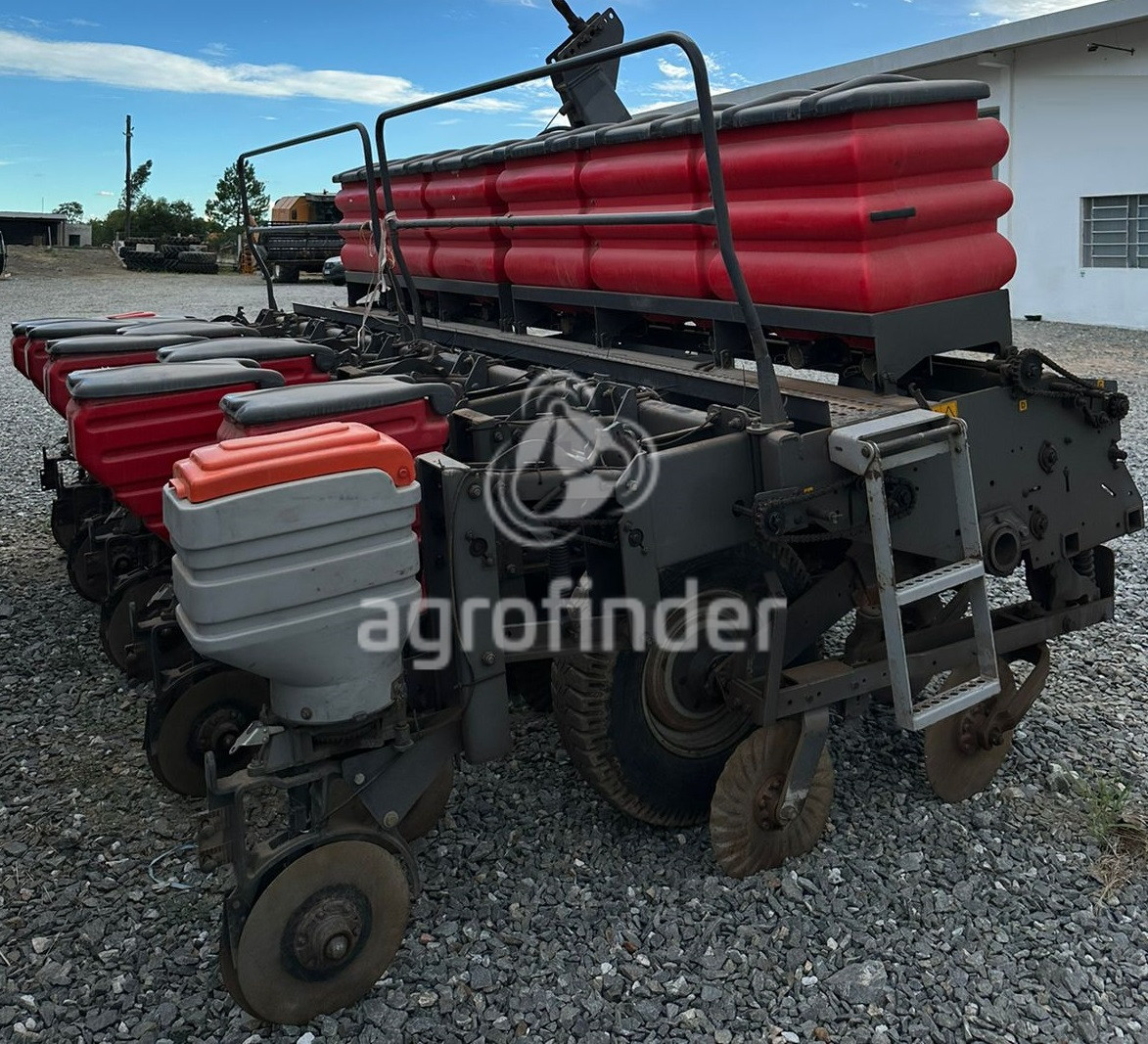 Plantadeira de Verão Massey Ferguson MF 511 ano 2012 agrofinder